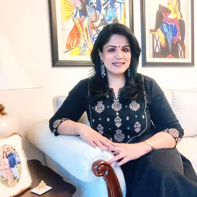 This comfortable black kurta set is my go-to outfit for a reason. The embroidery on the kurta is quite detailed, so I chose to wear only my 92.5 silver earrings and skipped a necklace for a balanced look.
