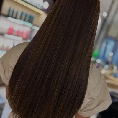 Here is the same beautiful two-tone highlight blend on straight hair. This view really shows off the seamless blend and the healthy condition of the long hair.