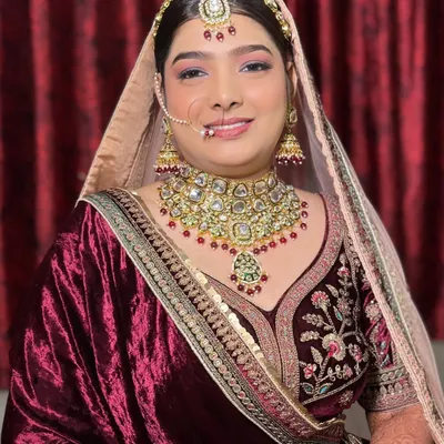 Creating the perfect bridal glow for a Nikah day. This look for my Muslim bride features a rich velvet outfit and a classic makeup style with bold eyes and radiant skin.