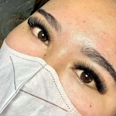 This is what full volume looks like. These lashes are dense, dark, and dramatic, creating an unforgettable look. Perfect for those who believe more is more.