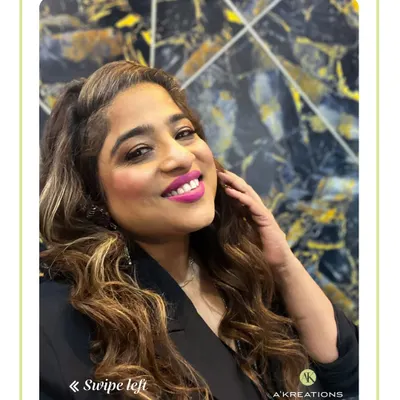 This glamorous makeup on celebrity RJ Malishka showcases our expertise in creating looks that shine on and off camera. We used high-quality products to achieve a luminous finish and a bold pink lip that perfectly complements her personality, making it an ideal party makeup look.