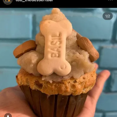 This Apple, Banana, and Peanutbutter pupcake is a fan favorite! It's the perfect size for one happy pup and comes topped with a crunchy biscuit. A healthy, home-baked snack for any occasion.