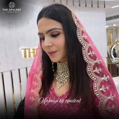 We crafted this soft and romantic look, perfect for a pre-wedding event or the main ceremony. The focus is on flawless skin, subtle pink eyeshadow that makes the eyes pop, and a delicate dupatta setting that frames the face beautifully.