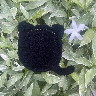 A clear shot of my black cat-shaped coaster. I can make this handmade beverage coaster in other colors if you want to match your room.