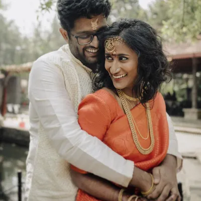 An embrace that feels both candid and timeless. I love capturing these quiet, happy moments for couples, where their natural connection shines through, framed by soft, natural light.