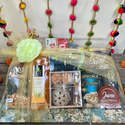 One of my favourite Diwali hampers, beautifully wrapped and ready to gift. It includes premium cashews, cookies, and an aroma diffuser set for a touch of luxury.