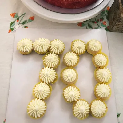 Celebrating a special 70th birthday with these mini lime cupcakes. Arranging bite-sized treats into numbers is a fun and personal way to mark a milestone. I can customise the flavour and design for any age or occasion.