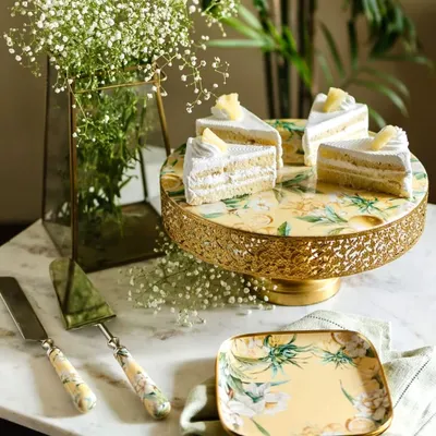 Summer birthdays just got sweeter with our Lisbon Lemon collection. The cake stand, server, and platters feature a sunny, cheerful print, perfect for creating a picture-perfect dessert table.