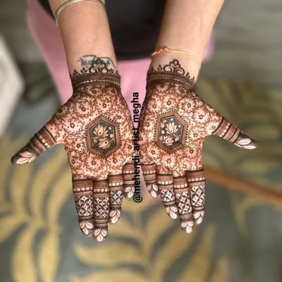 A modern take on traditional art, this design features a hexagonal lotus mandala on each palm, surrounded by fine, delicate patterns.