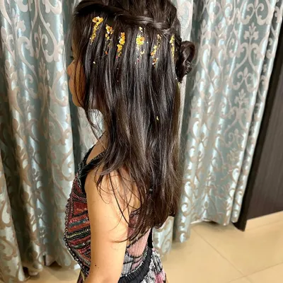 With golden sparkles and little braids, she’s the cutest little princess. I love creating fun and simple hairstyles for the youngest guests at a wedding.