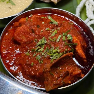 This is my classic Mutton Kolhapuri, with its deep red colour coming from authentic chillies, not artificial colours. It’s rich, flavourful, and garnished with fresh coriander. This dish is the heart of my pop-ups.