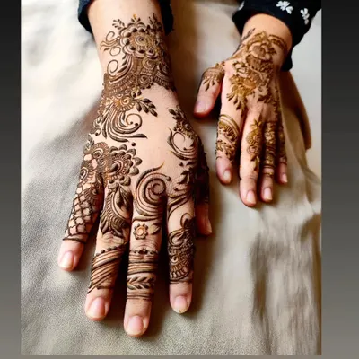 A beautiful Eid design with swirling Arabic-style patterns, creating a graceful and flowing look.