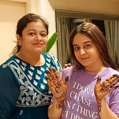 It was a pleasure to do mehndi for the lovely actress Mahhi Vij. I am grateful for the opportunity to share my art with such wonderful clients.
