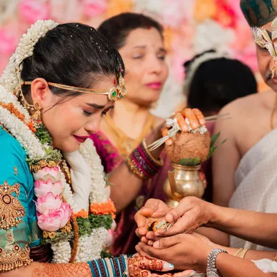 Even through the most emotional moments of the Kanyadaan ceremony, the bride's makeup remains perfectly intact. This is why I use waterproof products for the eyes and face.