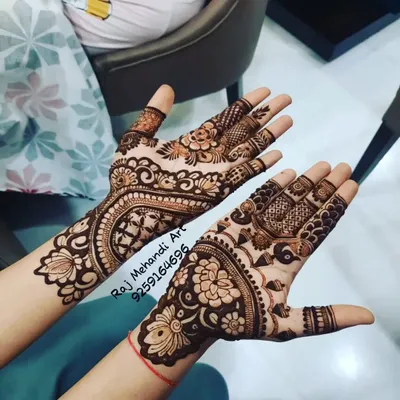 A beautiful Arabic-style design, perfect for a bridesmaid, engagement, or any festive party. The flowing floral and paisley patterns are elegant and stylish.