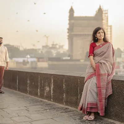 An unconventional portrait at the Gateway of India, using composition to tell a story of two individuals in a shared space. The soft morning light and flying birds add to the atmosphere of this Mumbai pre-wedding shoot.
