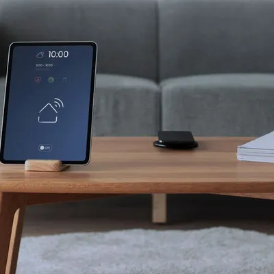 Control your entire home from a single, elegant interface. A dedicated tablet or your own smartphone becomes the command center for your lights, blinds, security, and entertainment, making your home smarter and more efficient.
