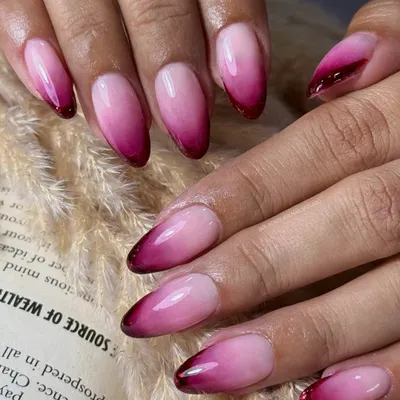 A romantic and elegant ombré set. This design features a soft blush base that melts into rich berry tones, finished with a deep wine glitter French tip for a touch of magic.