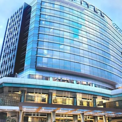 The Sofitel BKC stands as a testament to modern luxury hotel architecture. Its curved glass facade reflects the sky and the bustling financial district, establishing it as a premier destination.