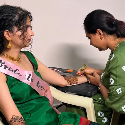 A lovely moment applying mehendi for a bride to be. I cherish being a part of these special pre wedding ceremonies and bring this experience into my bridal mehendi training modules.