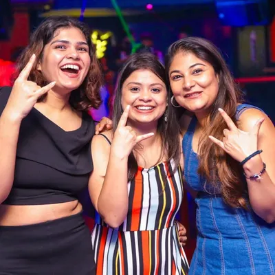 The pictures are out, now it's time to bring the real heat. This is the energy I love to see, friends having a great time on the dance floor.