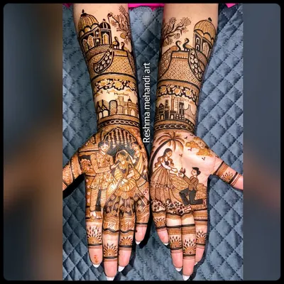 A showcase of advanced storytelling in henna. The left hand depicts a varmala ceremony, while the right captures a romantic proposal, demonstrating the ability to create two different narratives within one bridal set.