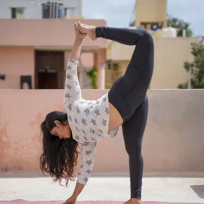 The Sugarcane pose (Ardha Chandra Chapasana) is a beautiful mix of balance and flexibility. We can break down poses like this to improve your hip and quad flexibility step-by-step.