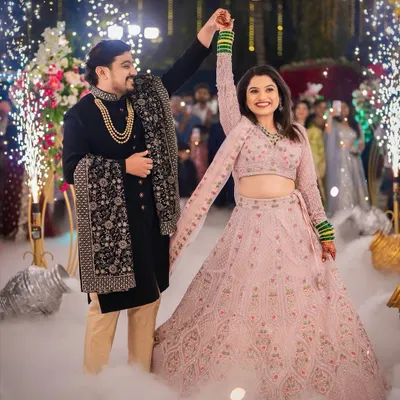 A magical first dance at a Sangeet, with the couple surrounded by cold pyro fireworks and a cloud of smoke. A truly cinematic moment.