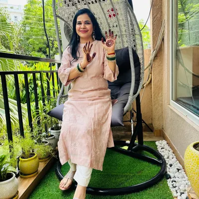 My Hariyali Teej look. I designed this simple pink mul kurta and celebrated with full festive spirit, complete with mehendi and green bangles.