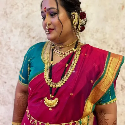 A perfect Maharashtrian bridal look. This client is wearing a traditional choker, a long coin necklace (putli haar), and a classic nath, all from my rental collection.