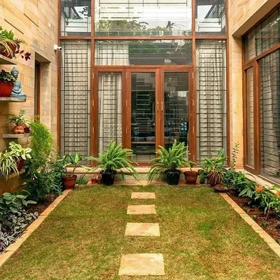 This central courtyard in the Chatty Residence is a core element of the home's design, bringing light and nature into the surrounding living spaces. It functions as a private green oasis that enhances the home's ventilation and overall sense of well-being.