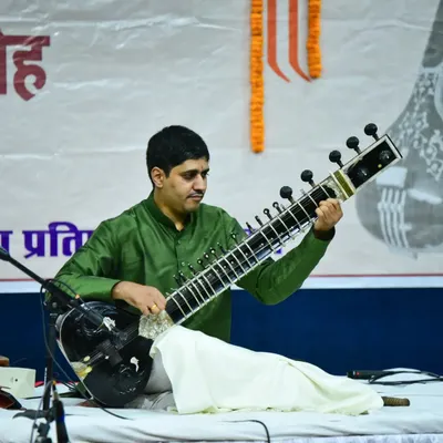 A focused moment during my sitar recital at the Pt. Vishnu Krishna Joshi Jayanti Samaroh in Raipur.