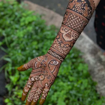 A full-arm design I created as a demo for my students. I focus on teaching them how to create complex and beautiful patterns with confidence.