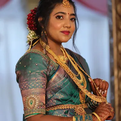 This bride is glowing and ready for her Muhurtham. I enhanced her natural skin tone with a radiant base and paired it with a classic eye and lip that perfectly matches her beautiful teal green Kanjeevaram saree.
