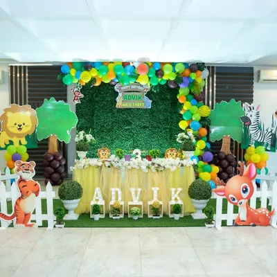 A fantastic jungle theme party setup. We capture the overall look of your event decor to remember all the effort you put into planning.