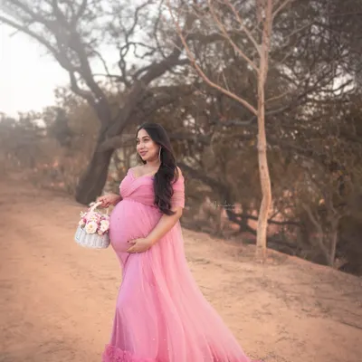 Captured during the golden hour, this outdoor portrait is all about soft, dreamy romance. The flowing pink gown from my client wardrobe and the rustic natural setting create a whimsical, fairytale-like atmosphere, perfect for a romantic maternity photoshoot.