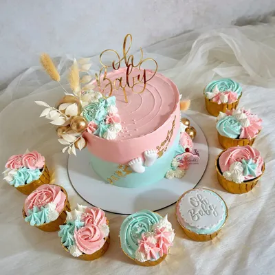 This 'Oh Baby' cake and cupcake set is a popular choice for baby showers. The half-pink, half-blue design is perfect for gender reveal parties or simply celebrating in classic pastel colors, complete with a beautiful gold topper.