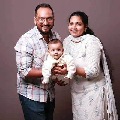 A bright and happy family portrait in the studio. My aim is to create a relaxed atmosphere so I can capture genuine smiles and the joy of you all being together.