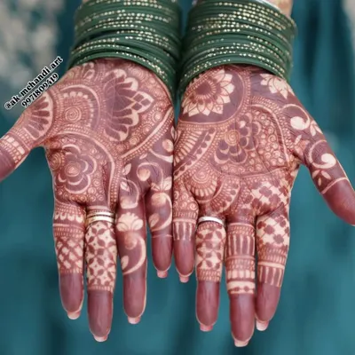 This is the beautiful, dark stain my clients get after 48 hours. I use only natural ingredients in my henna paste to achieve this rich, maroon color.