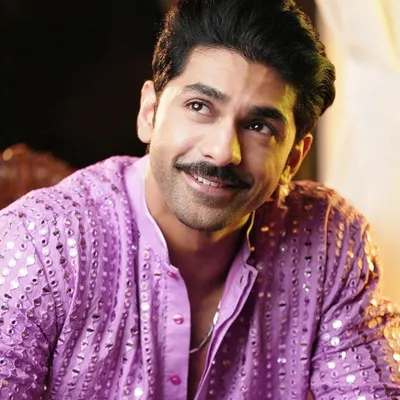 A close-up of Taha Shah as Tajdar from Heeramandi. For this look, the focus was on creating a clean, even complexion and defining his features to look sharp and charismatic on screen.