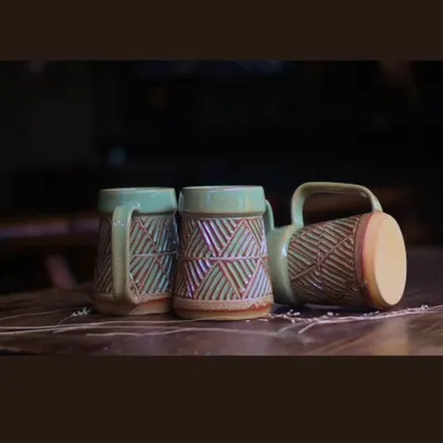 The KHUMĀR beer mugs, designed for good times. The carved geometric pattern provides a great grip, and the sturdy build is perfect for a chilled beer.