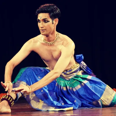 A moment of storytelling from the "Saranam Bhava karunamayi" Tarangam. This piece involves intricate footwork on the edges of a brass plate, a hallmark of the Kuchipudi style.