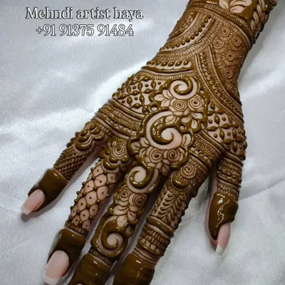 A classic example of a Gulf-style henna design, featuring bold paisley elements and delicate floral patterns. Notice the use of negative space and shading to create depth, a key technique we practice in the advanced bridal course.