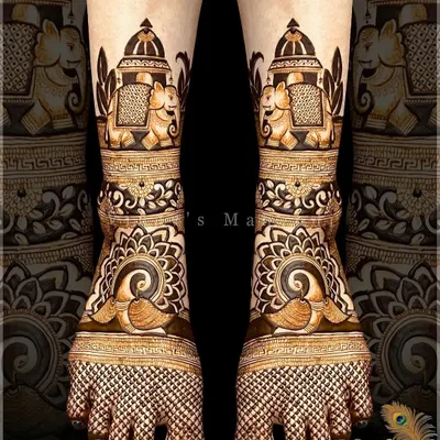 A grand bridal foot design featuring elephants inside jharokhas and peacocks on the top of the feet. The intricate check pattern covers the entire foot for a stunning look.