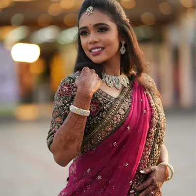 My beautiful bride Dr. Saruna looks absolutely radiant for her reception in Erode. She is wearing a delicate American diamond and emerald choker set from my rental collection.