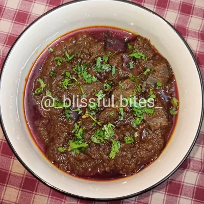 My Tilli Gravy is a dish for those with an adventurous palate. I cook goat spleen in a thick, spicy, and deeply flavorful curry. It's a traditional dish known for its rich taste and nutritional benefits.