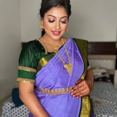 A beautiful close-up of this mom-to-be's baby shower makeup. We chose warm, glowing tones for her eyes and a soft lip color to highlight her happiness, ensuring the look was both traditional and comfortable for her seemantham.