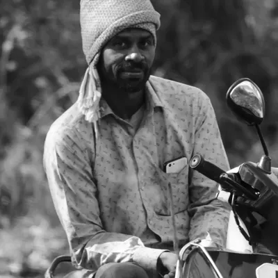 I love how a simple portrait can make someone's day. This man was watching my shoot, so I asked to take his picture. His smile when he saw the result is why I do this. Let me capture a moment that makes you fall in love with yourself again.