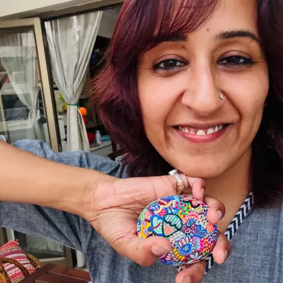 In the middle of a freestyle session, this little paperweight was born. I love using POSCA pens to create my signature psychedelic style. It's a burst of energy for your desk.