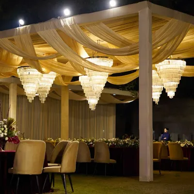 A night of royal elegance. We used shimmering chandeliers and flowing golden drapes to create a timeless and grand reception experience, where every detail exuded luxury and charm.